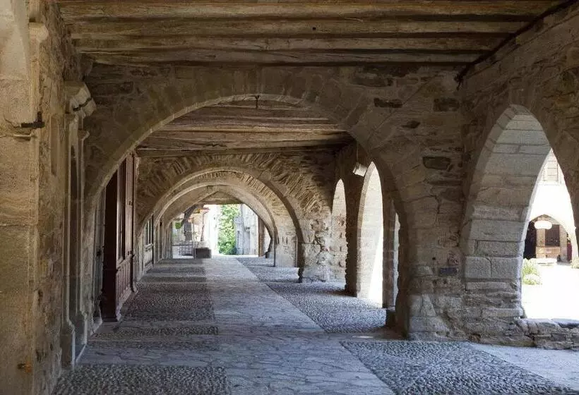 ホテル Logis Hôtel Restaurant Le Commerce