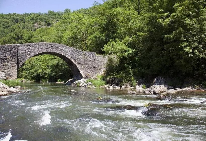 ホテル Logis Hôtel Restaurant Le Commerce