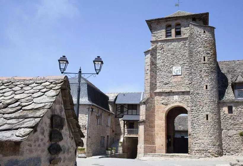 ホテル Logis Hôtel Restaurant Le Commerce