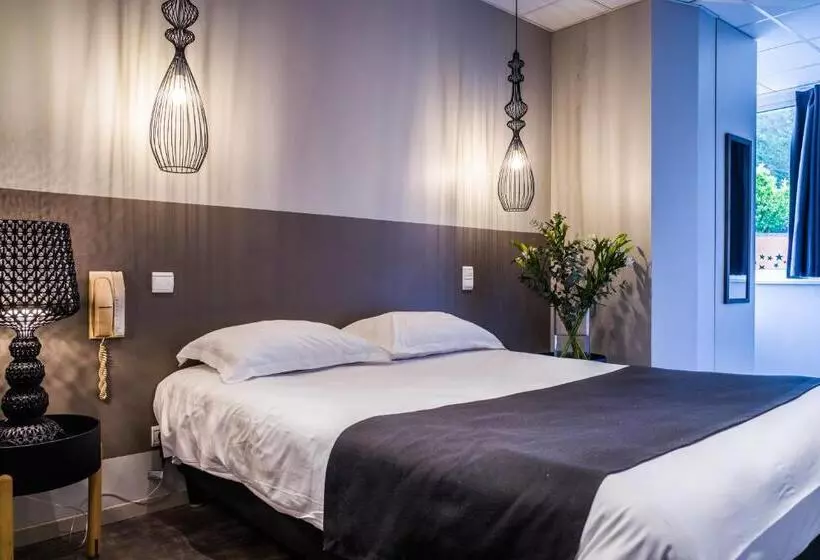 ホテル Logis Hôtel Restaurant Le Commerce