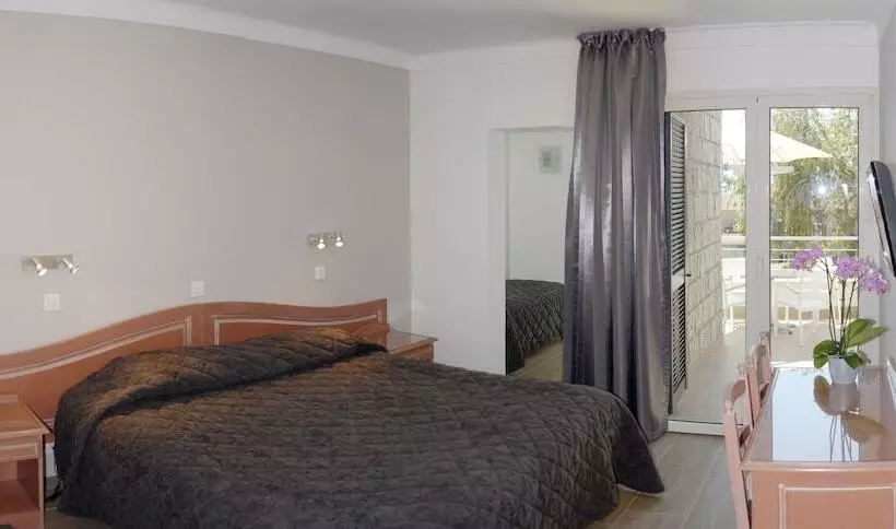 בית מלון כפרי Les Eucalyptus