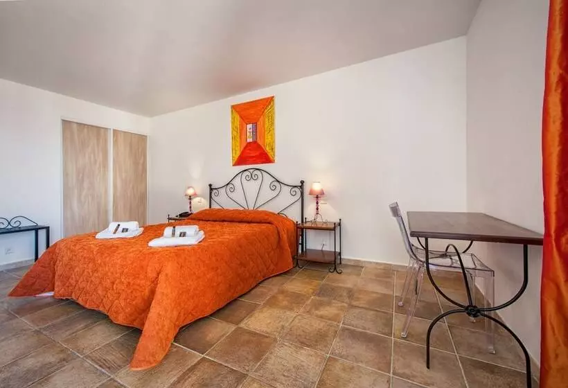 בית מלון כפרי Les Eucalyptus