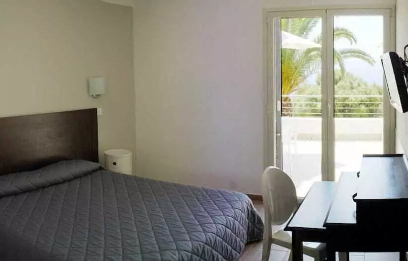 בית מלון כפרי Les Eucalyptus