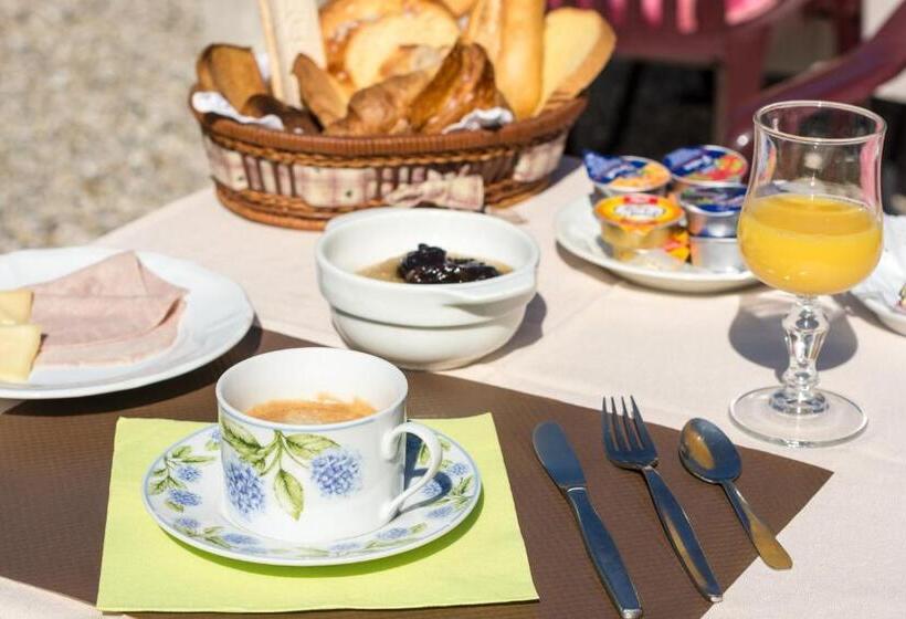 Отель Hôtel Morris