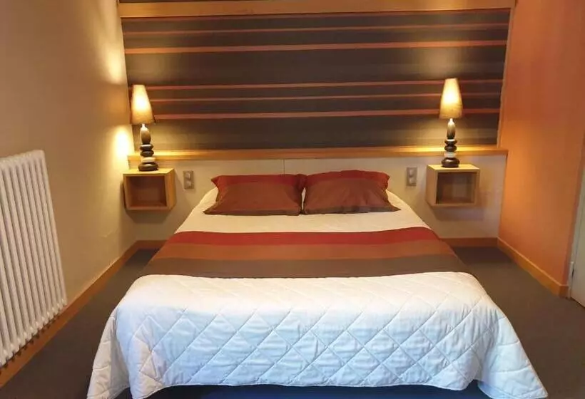 Отель Logis Hôtel Restaurant & Spa Les Remparts