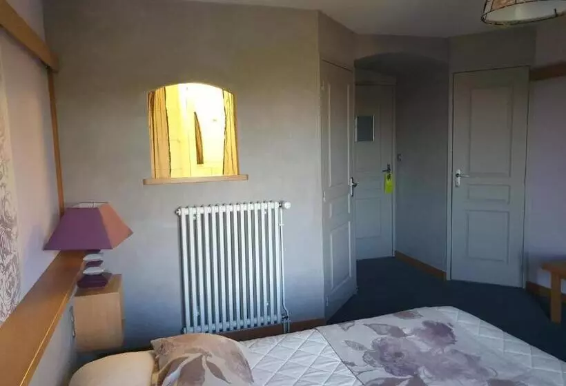 Отель Logis Hôtel Restaurant & Spa Les Remparts