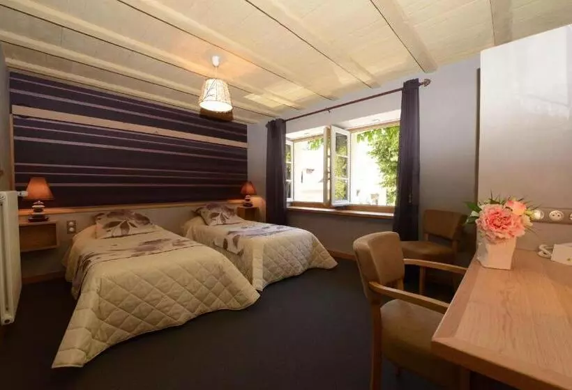 Отель Logis Hôtel Restaurant & Spa Les Remparts