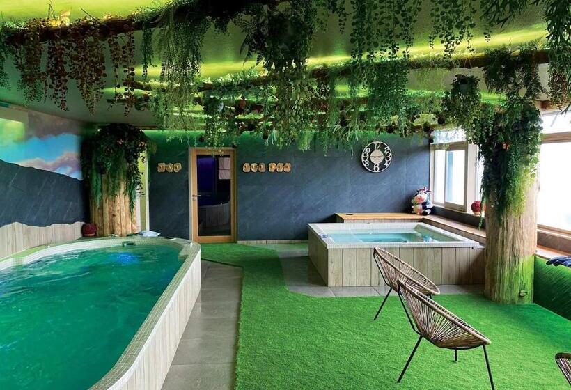 هتل Logis Hôtel Restaurant & Spa Les Remparts