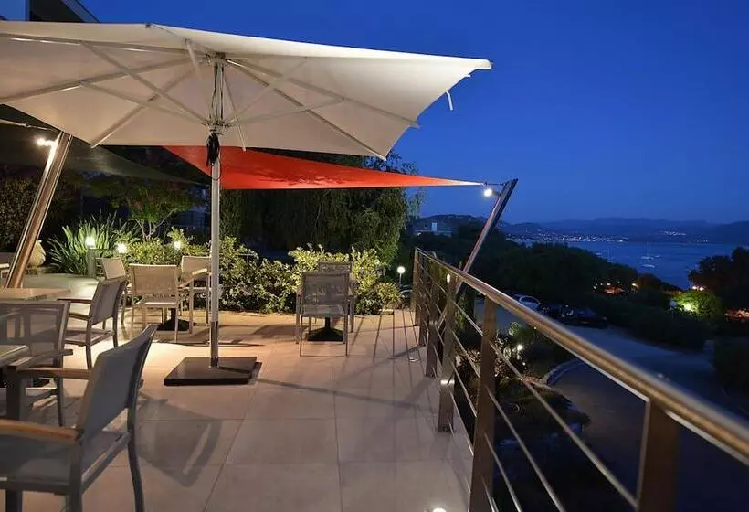 בית מלון כפרי Les Eucalyptus