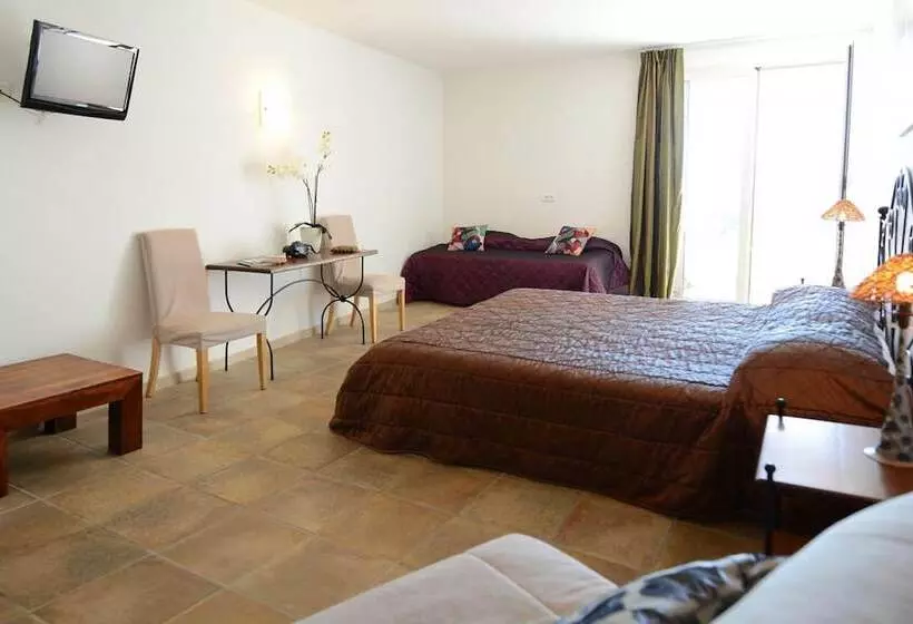 בית מלון כפרי Les Eucalyptus