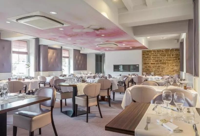 호텔 Logis Hôtel Les Platanes