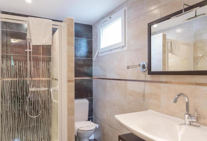 هتل Logis Hôtel Les Platanes