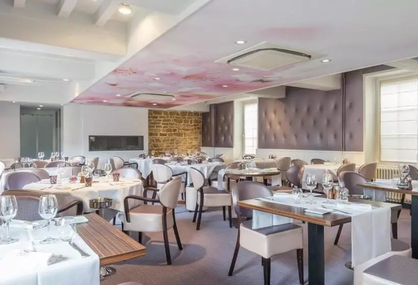 호텔 Logis Hôtel Les Platanes