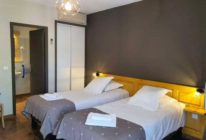 Отель Logis Hôtel Restaurant L Escarbille