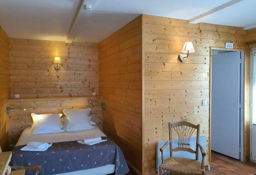 Отель Logis Hôtel Restaurant L Escarbille