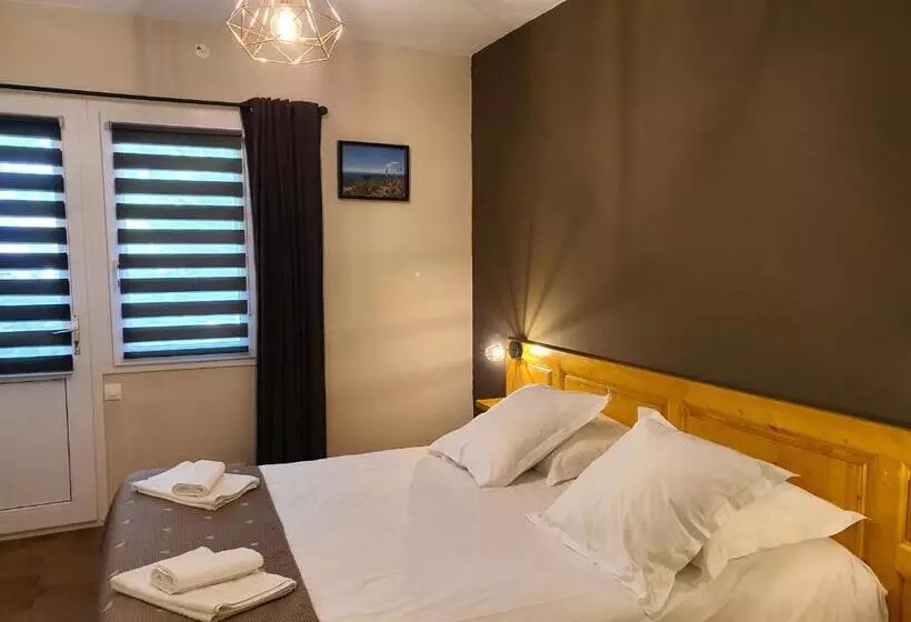 Отель Logis Hôtel Restaurant L Escarbille