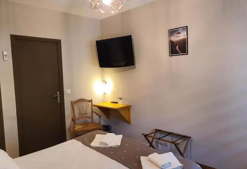 Отель Logis Hôtel Restaurant L Escarbille