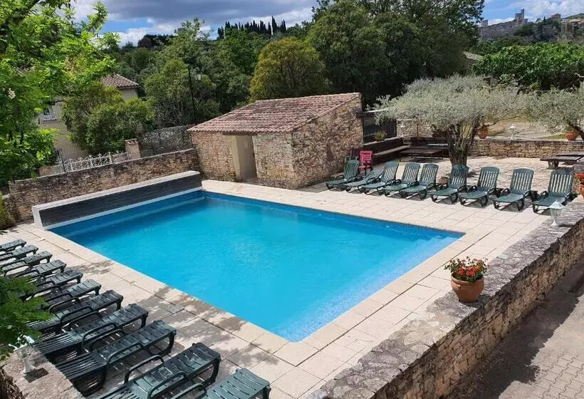 Отель Logis Hôtel Restaurant L Escarbille