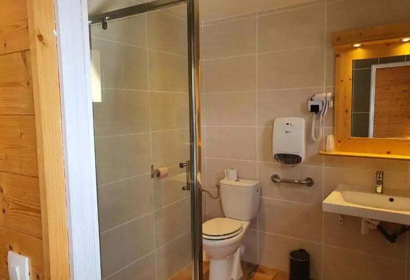 Отель Logis Hôtel Restaurant L Escarbille