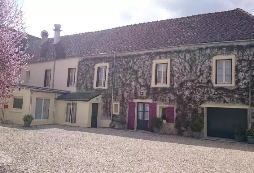 Отель Logis Hôtel Restaurant Les Tilleuls