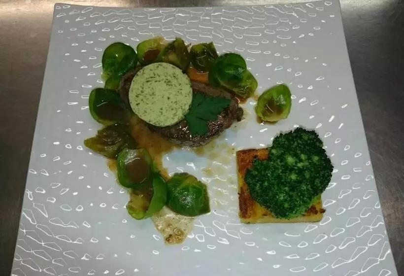 Отель Logis Hôtel Restaurant Les Tilleuls