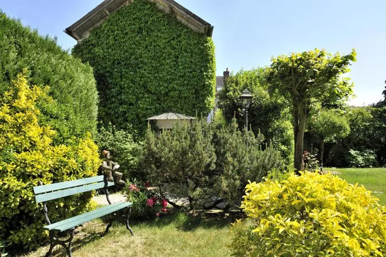 Отель Logis Hôtel Restaurant Les Tilleuls