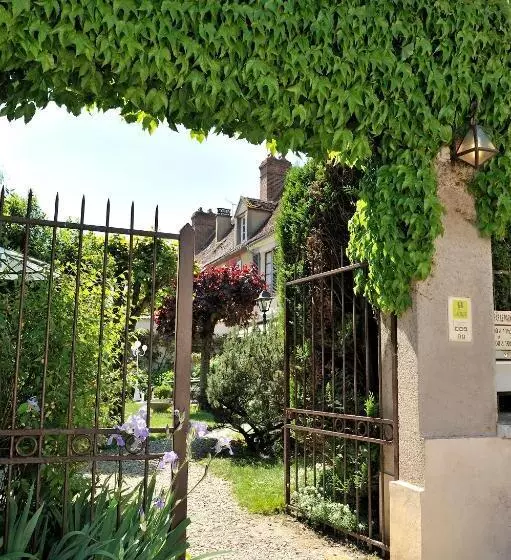 Отель Logis Hôtel Restaurant Les Tilleuls