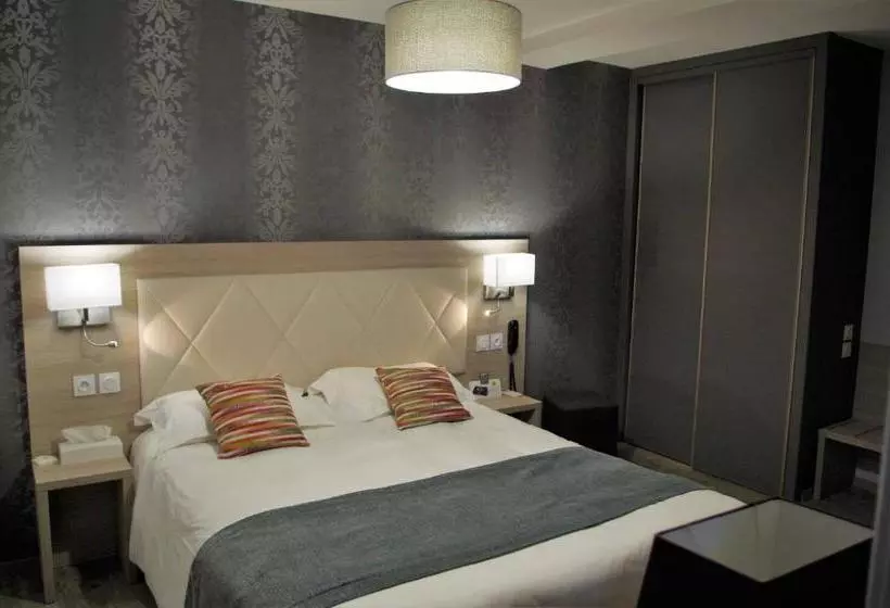 호텔 Logis Hôtel Les Platanes