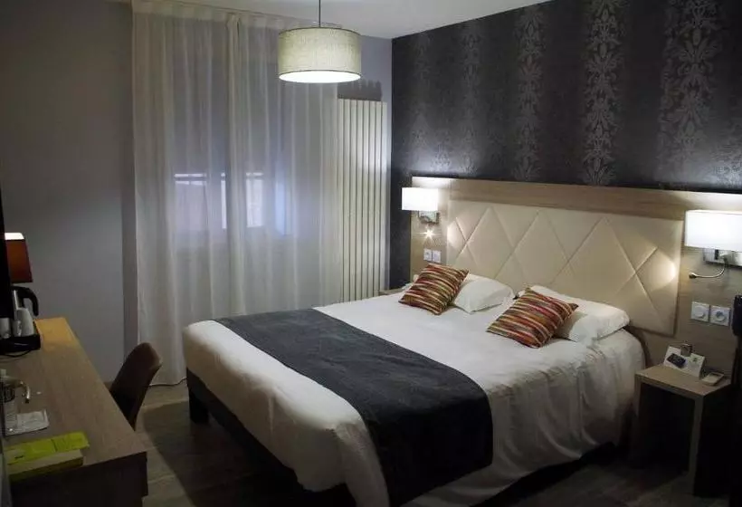 호텔 Logis Hôtel Les Platanes