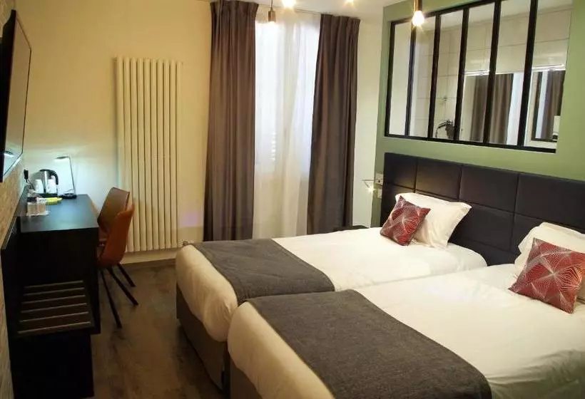 호텔 Logis Hôtel Les Platanes