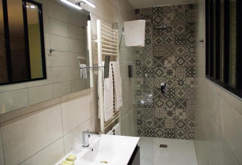 هتل Logis Hôtel Les Platanes