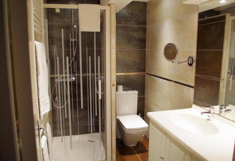 هتل Logis Hôtel Les Platanes