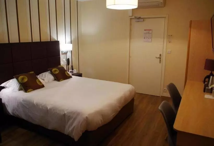 호텔 Logis Hôtel Les Platanes