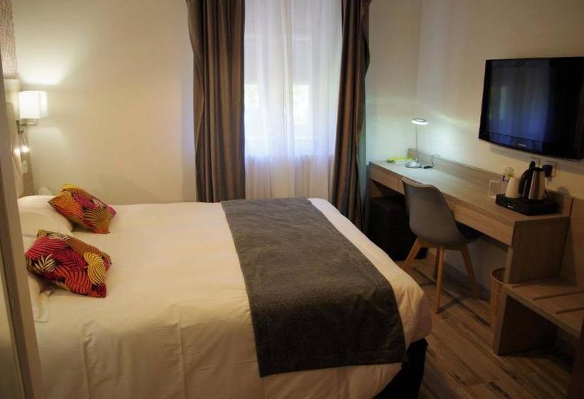 هتل Logis Hôtel Les Platanes