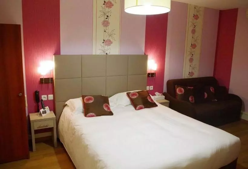 호텔 Logis Hôtel Les Platanes