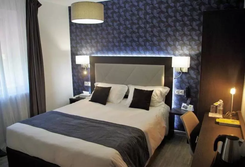 호텔 Logis Hôtel Les Platanes