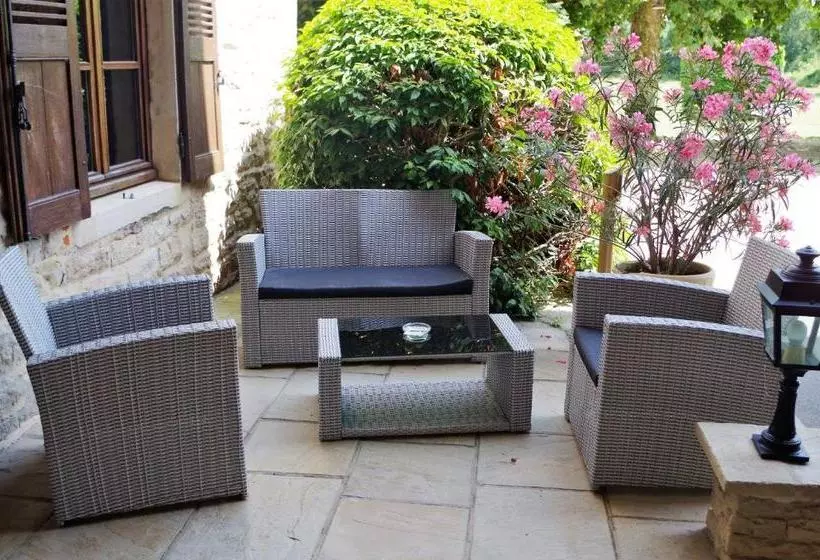 호텔 Logis Hôtel Les Platanes