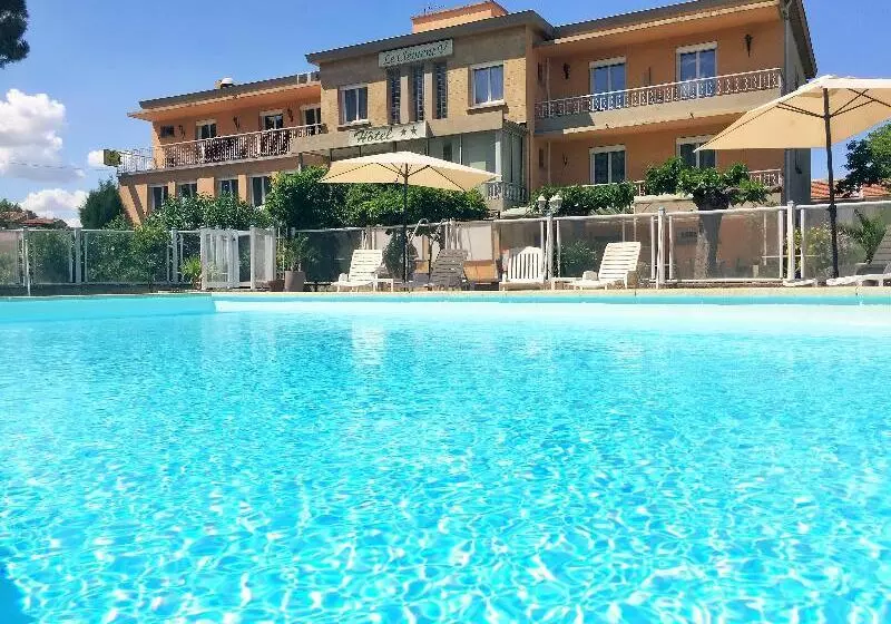 ホテル Logis Hôtel Le Clement V