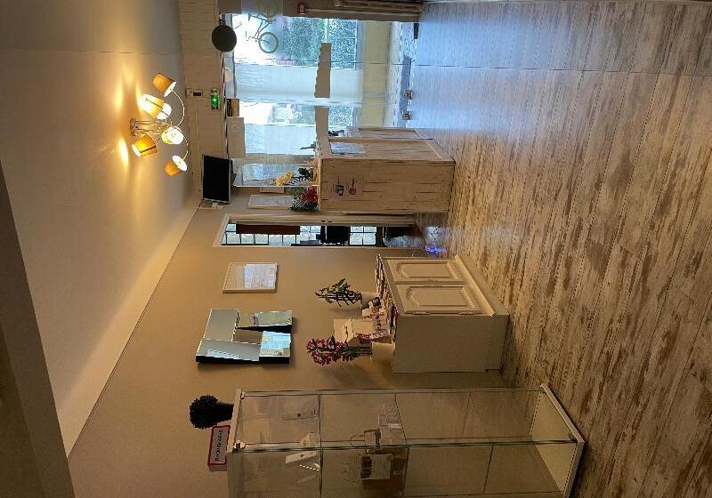 فندق Logis Hôtel Le Clement V