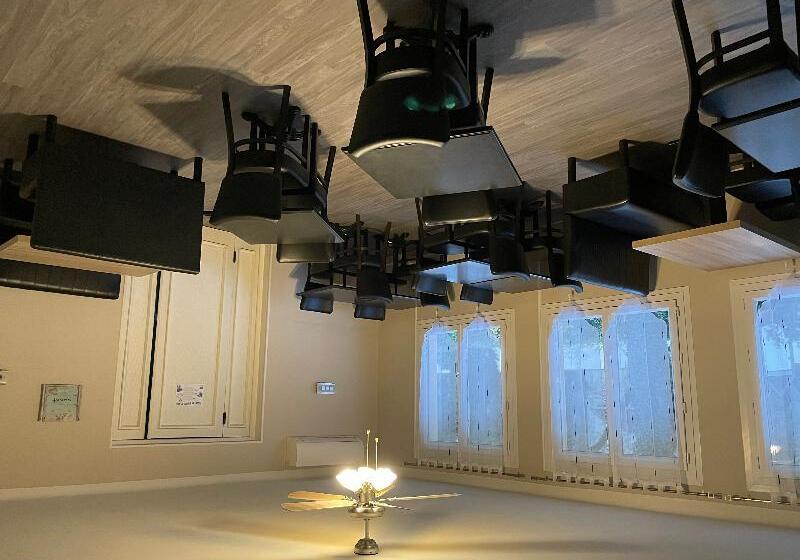 فندق Logis Hôtel Le Clement V