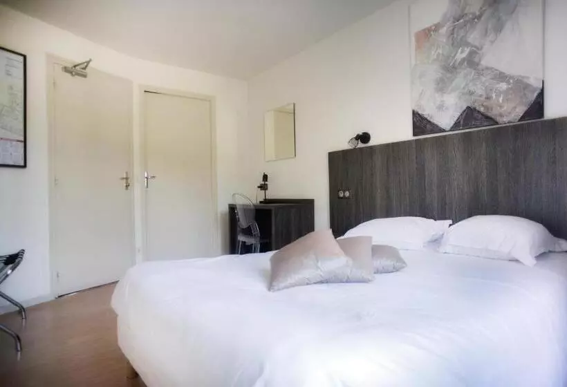 Отель Le Victor Hugo Hôtel Et Restaurant Logis Hôtels