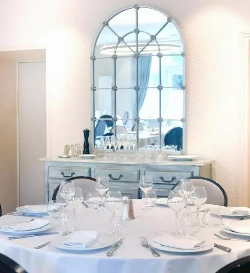 Отель Le Victor Hugo Hôtel Et Restaurant Logis Hôtels