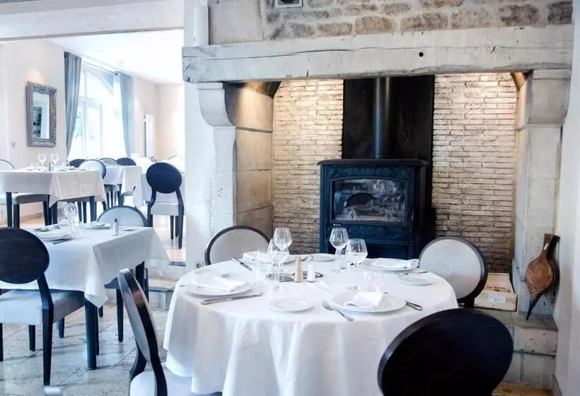 Отель Le Victor Hugo Hôtel Et Restaurant Logis Hôtels