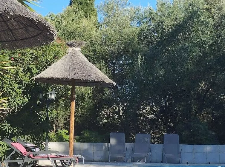 Logis Hotel Restaurant L Esquielle