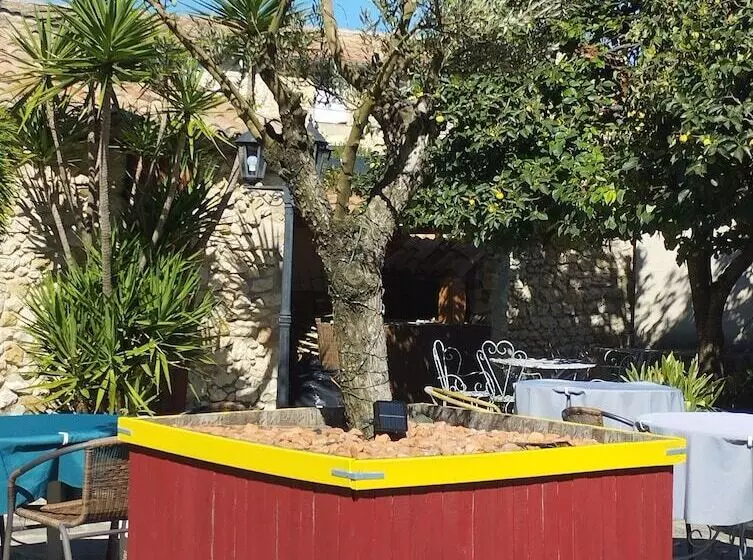 Logis Hotel Restaurant L Esquielle