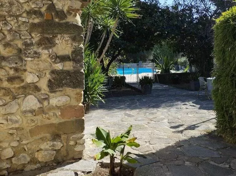 Logis Hotel Restaurant L Esquielle