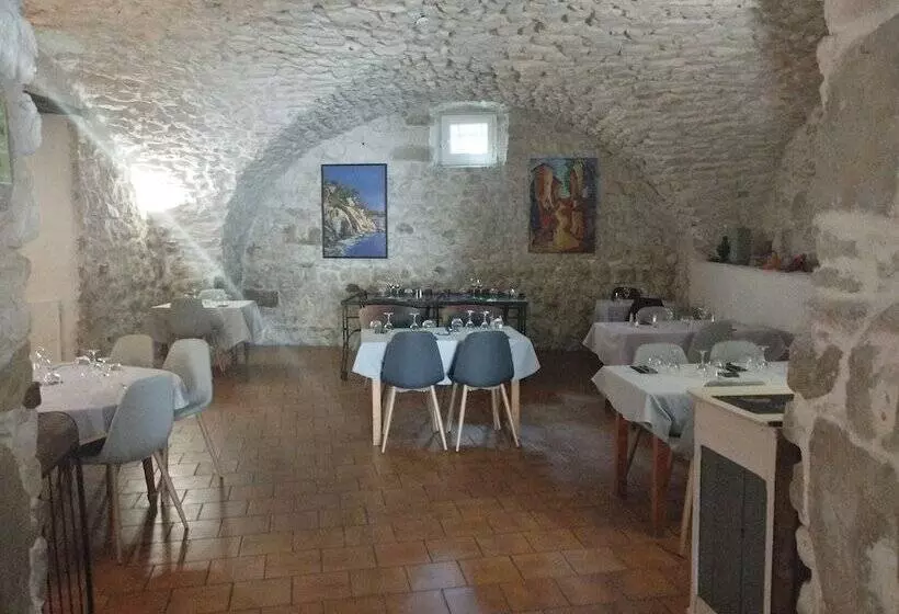 Logis Hotel Restaurant L Esquielle