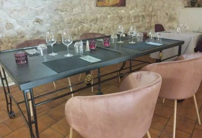 Logis Hotel Restaurant L Esquielle