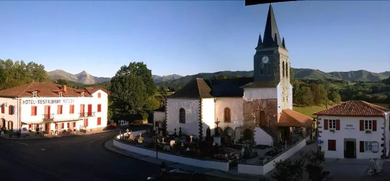 בית מלון כפרי Mendy