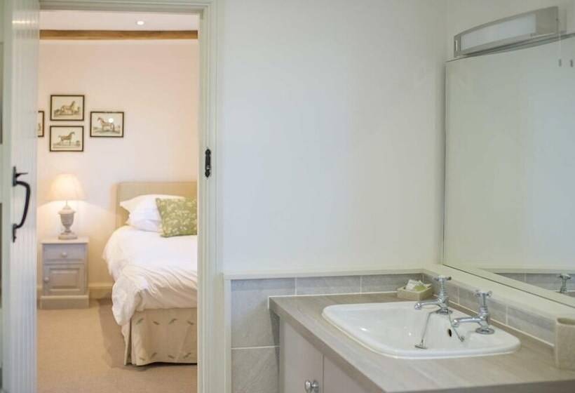 Benbow Holiday Cottages